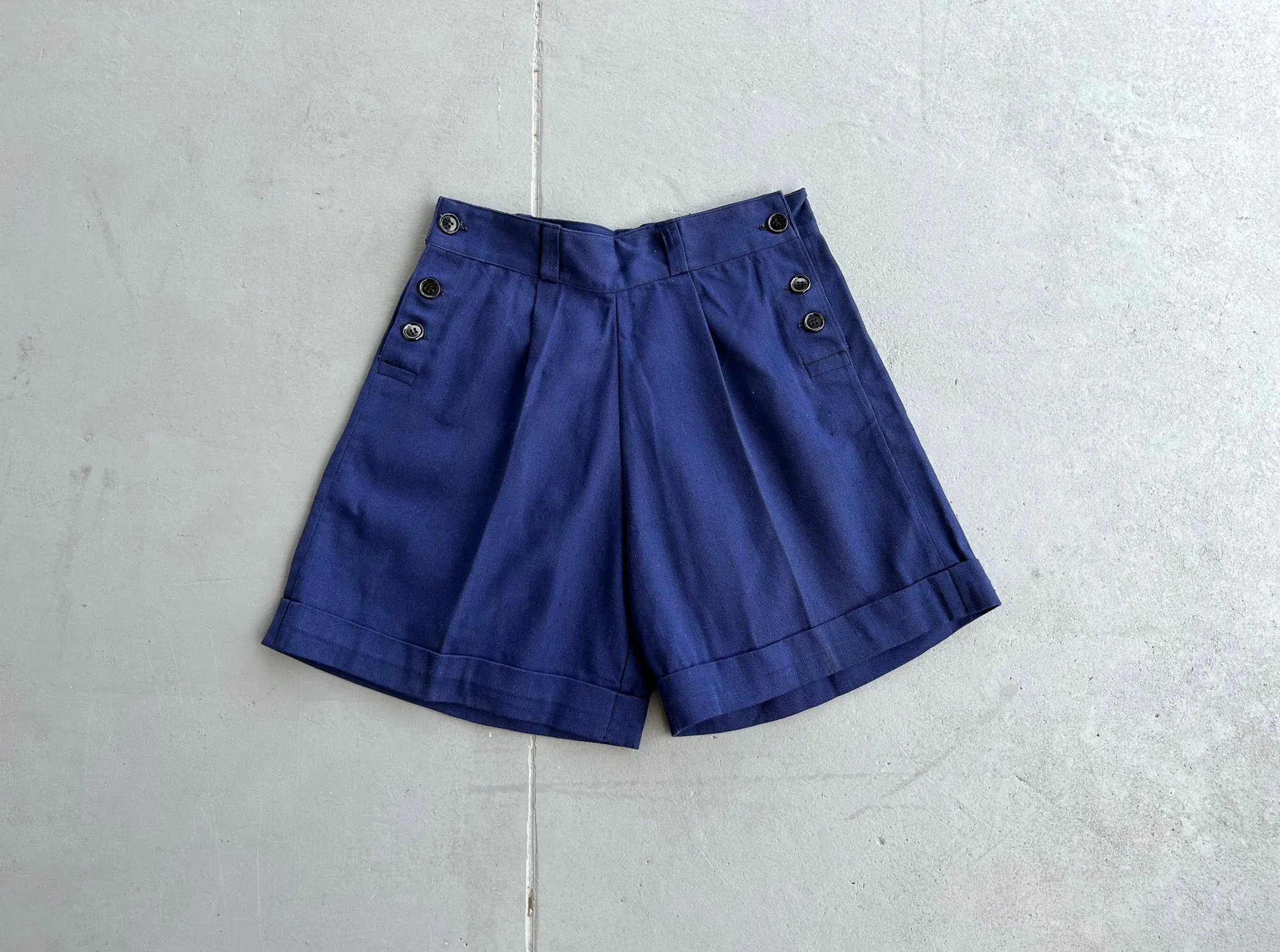 1940s side button shorts . 40s navy blue shorts . size small