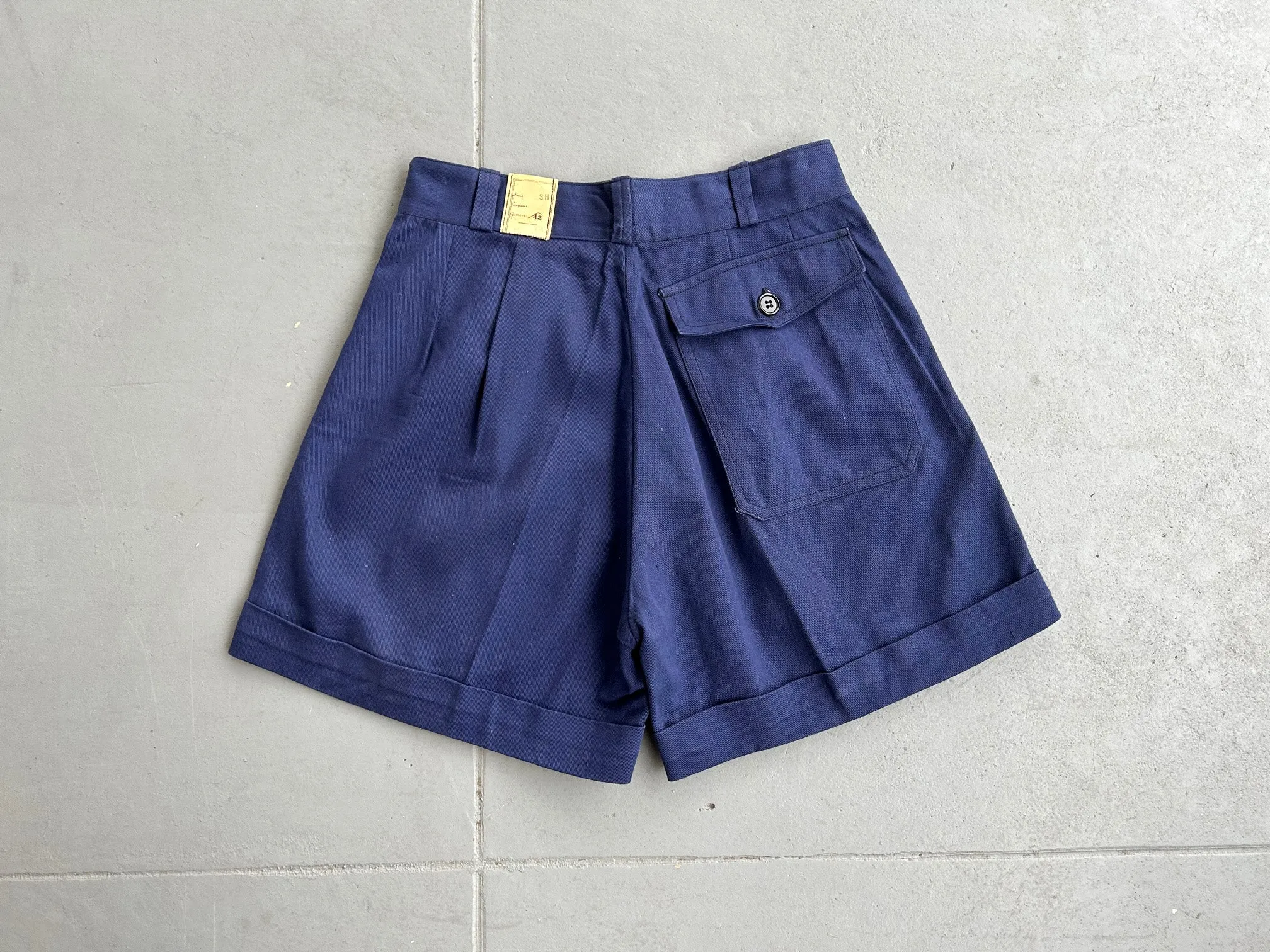 1940s side button shorts . 40s navy blue shorts . size small