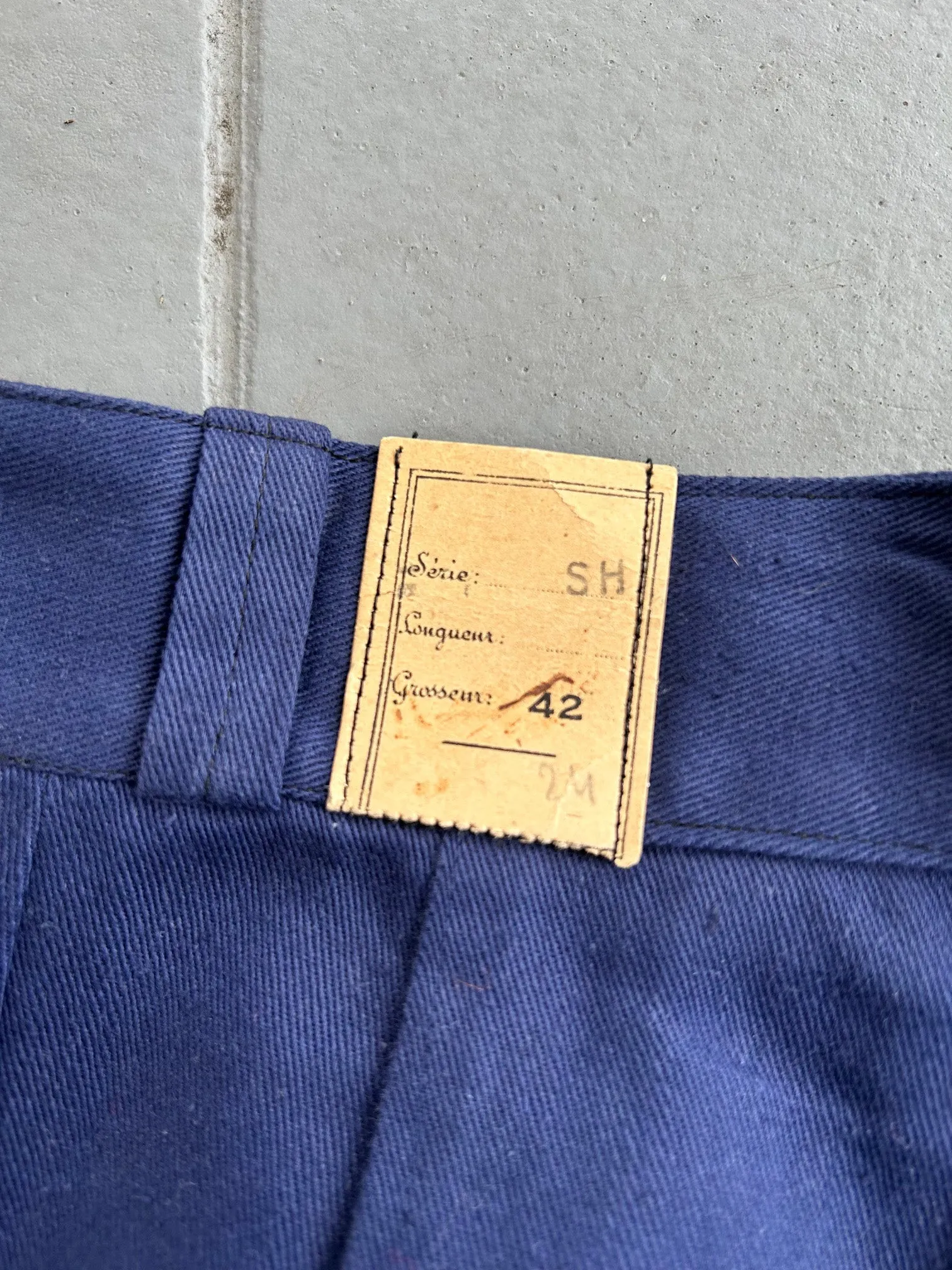 1940s side button shorts . 40s navy blue shorts . size small