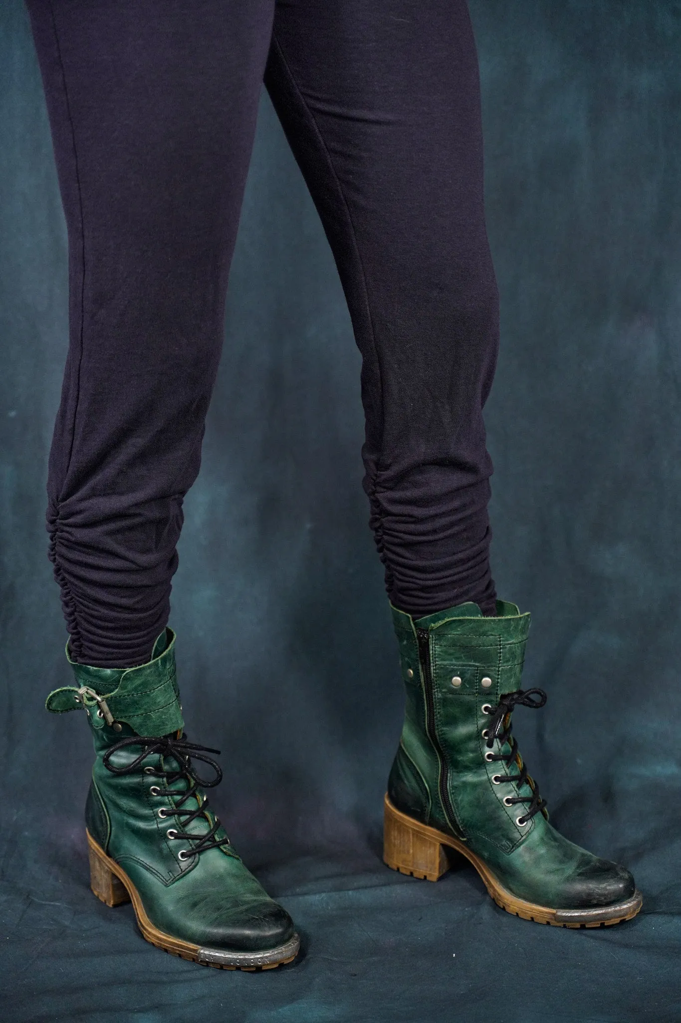 3323 Winterweight Bamboo Gather Legging Shadow-U
