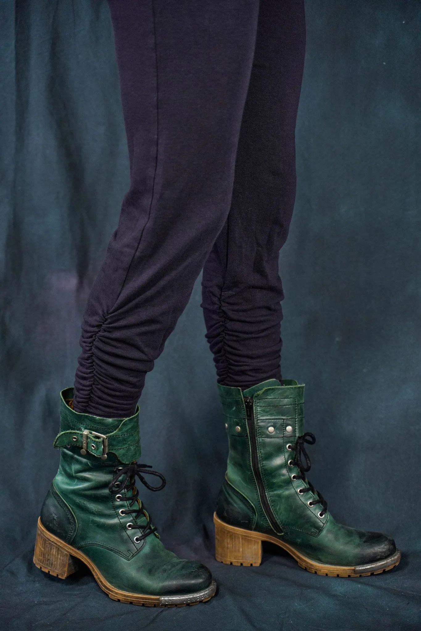 3323 Winterweight Bamboo Gather Legging Shadow-U
