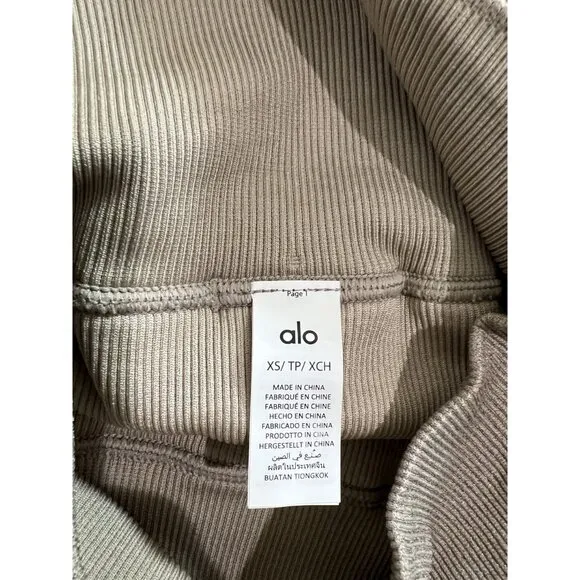 ALO Yoga 3&quot; Seamless Ribbed Shimmer Shorts in Gravel