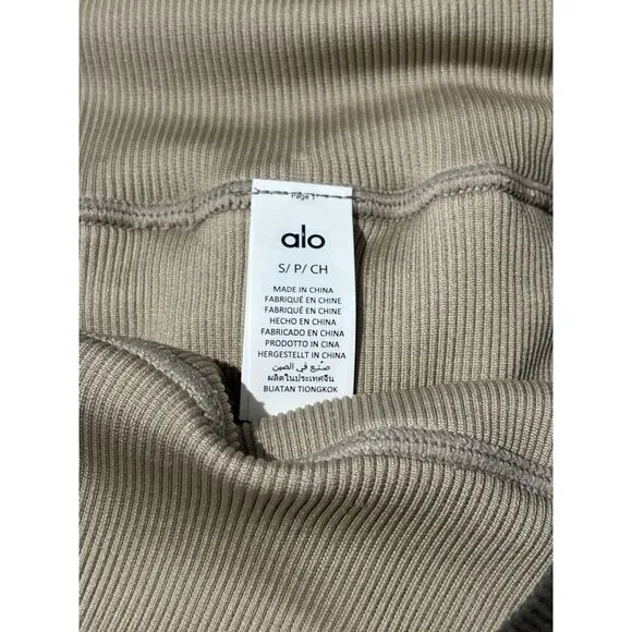 ALO Yoga 3&quot; Seamless Ribbed Shimmer Shorts in Gravel