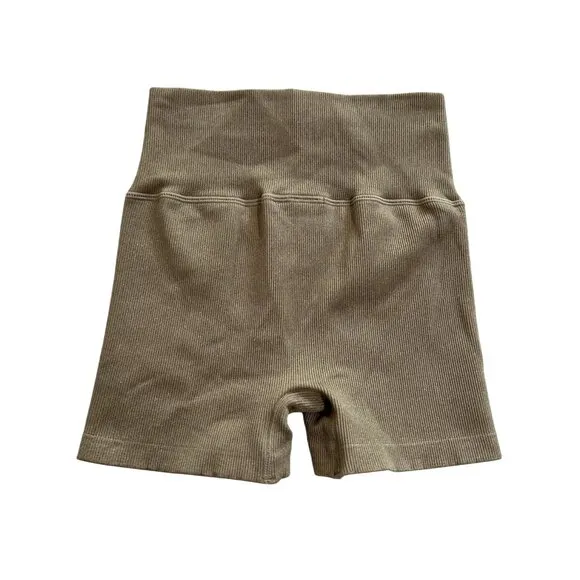 ALO Yoga 3&quot; Seamless Ribbed Shimmer Shorts in Gravel