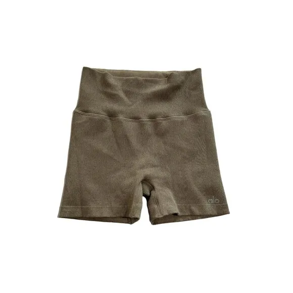 ALO Yoga 3&quot; Seamless Ribbed Shimmer Shorts in Gravel
