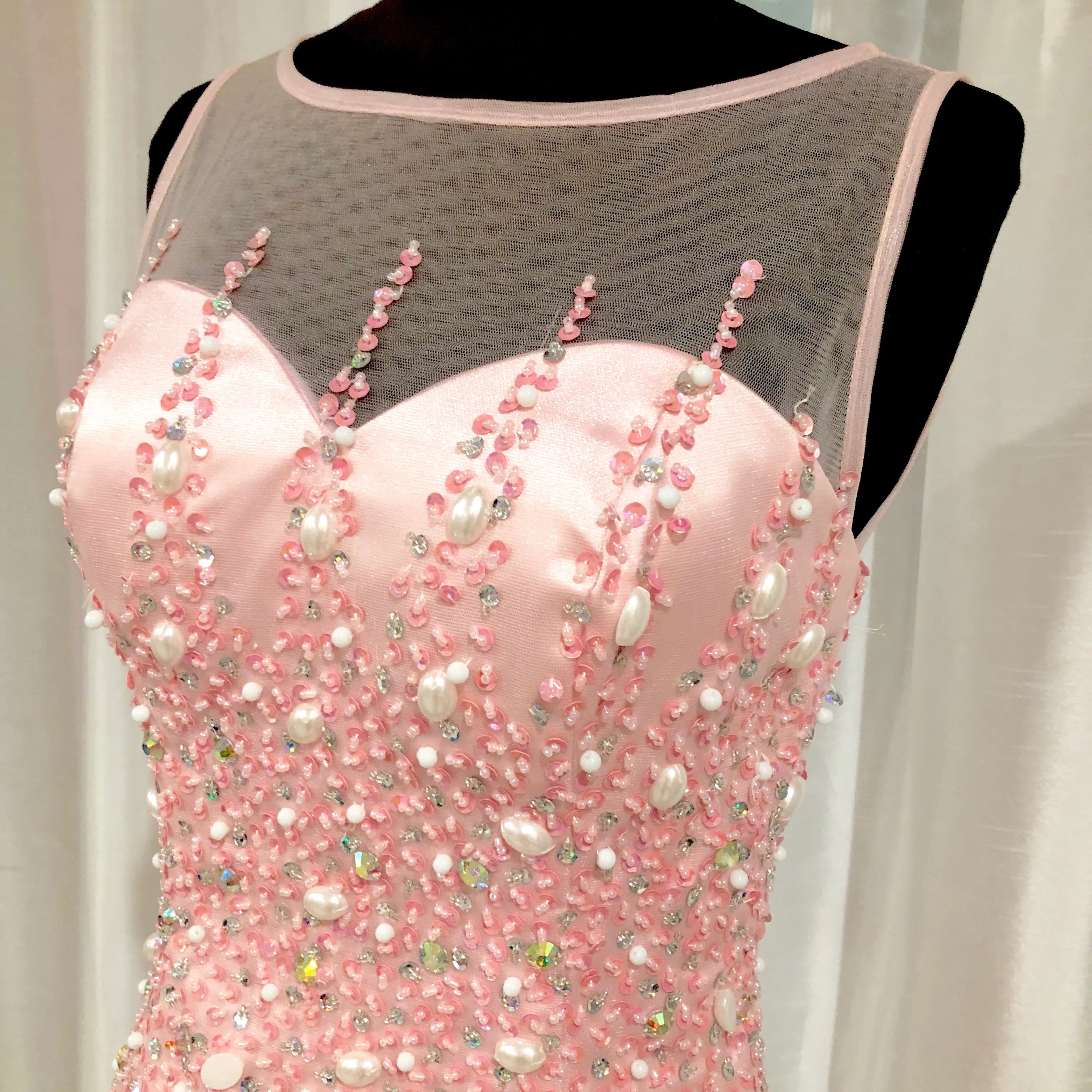 BOUTIQUE Short Form Fitting Light Pink Gown Size 4
