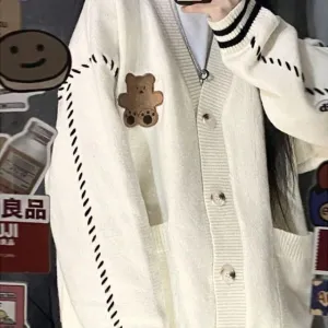 Chic cardigan with contrasting details