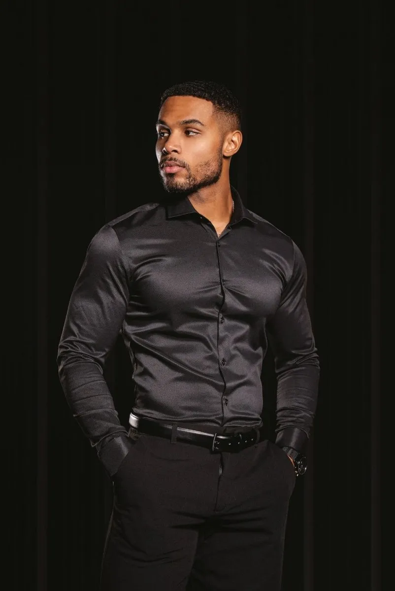 Cutaway Collar Twill Shirt in Black