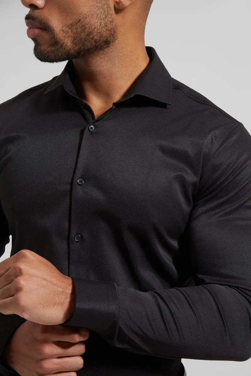 Cutaway Collar Twill Shirt in Black