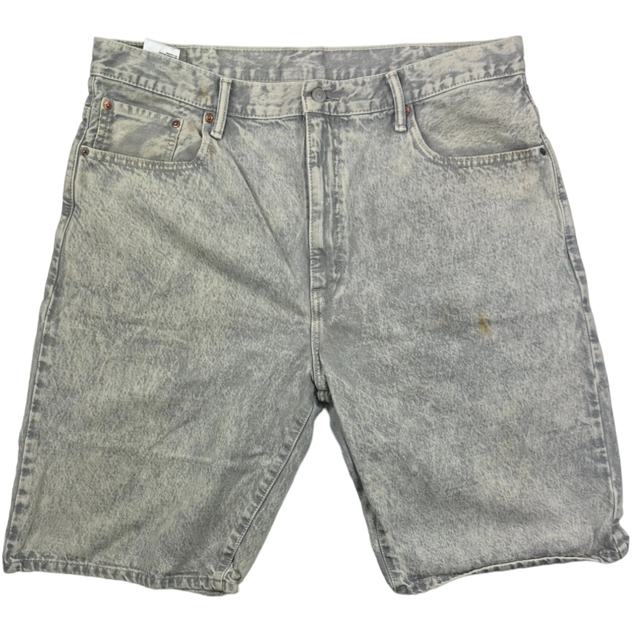 LEVIS 569 JEAN SHORTS - (SIZE 38)