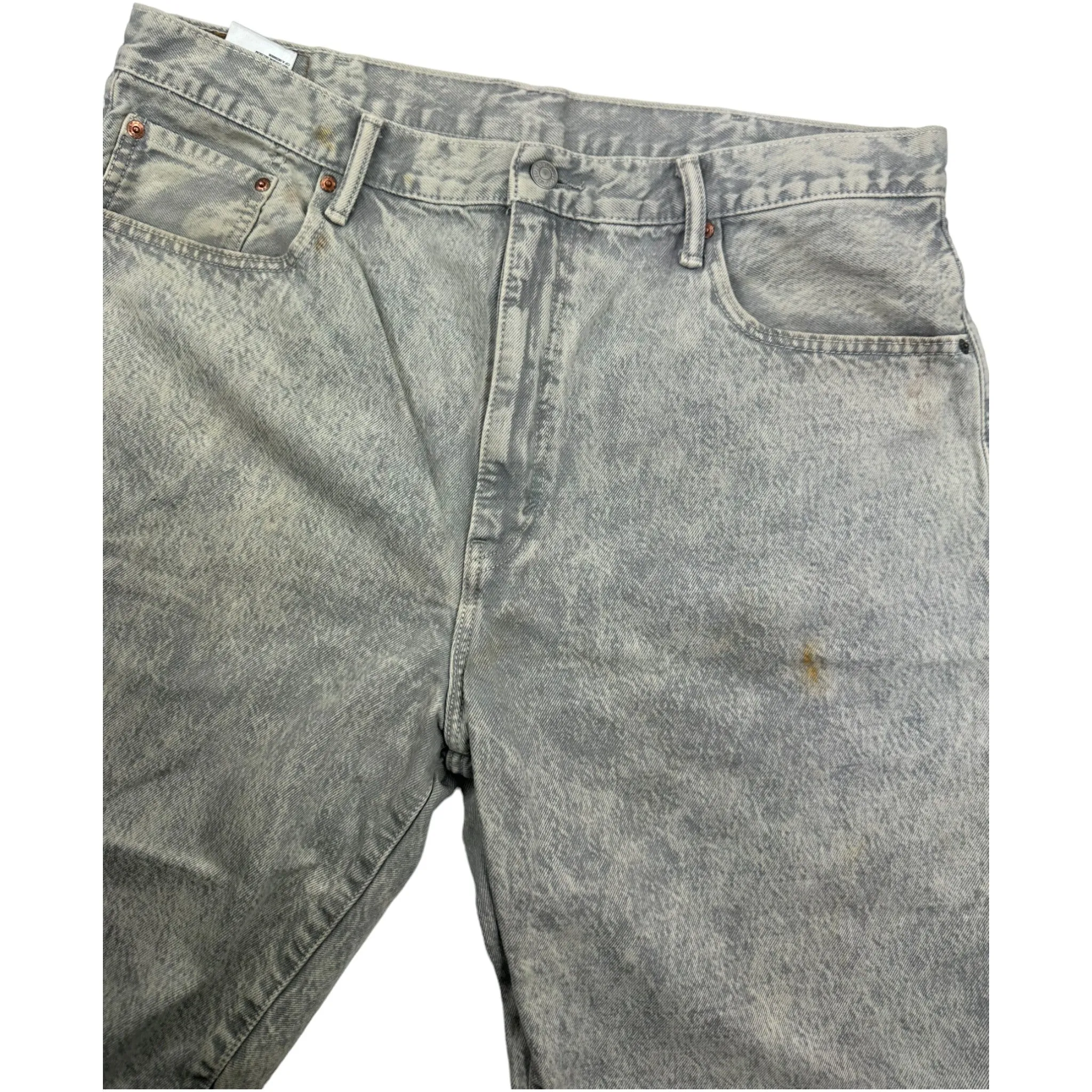LEVIS 569 JEAN SHORTS - (SIZE 38)