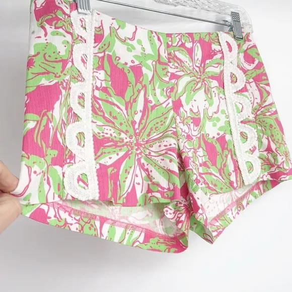 Lilly Pulitzer Liza Shorts hotty Pink Forgot My Trunks size 2 Pink Green Lace