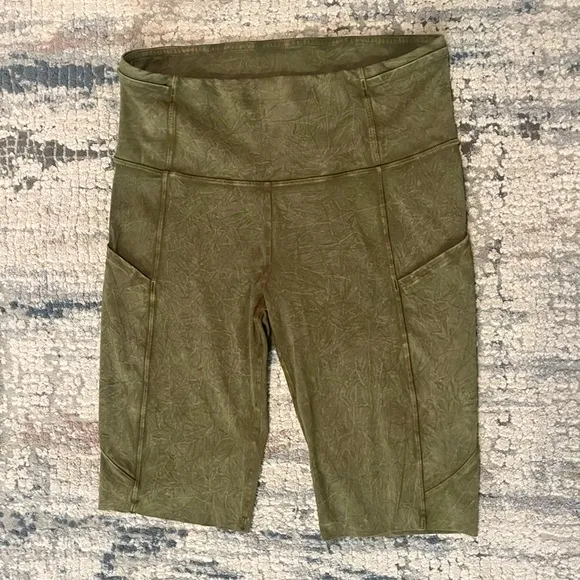 Lululemon Fast and Free Short 10&quot; in Ice Wash Moss Green Size 6