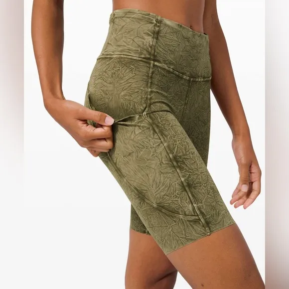 Lululemon Fast and Free Short 10&quot; in Ice Wash Moss Green Size 6