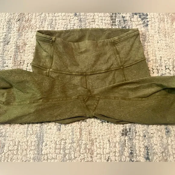 Lululemon Fast and Free Short 10&quot; in Ice Wash Moss Green Size 6