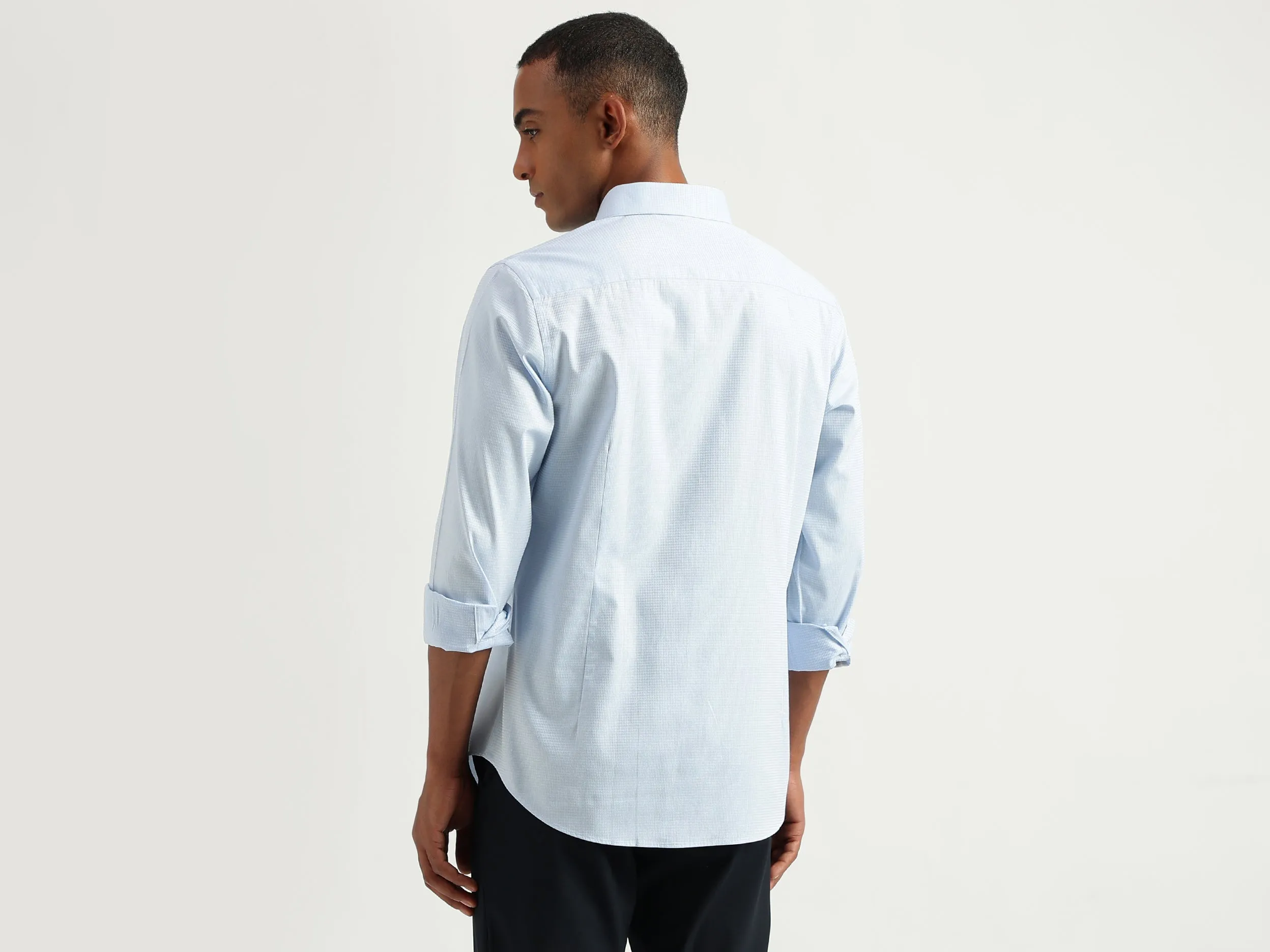Men's Slim Fit Cutaway Collar Textured Shirts