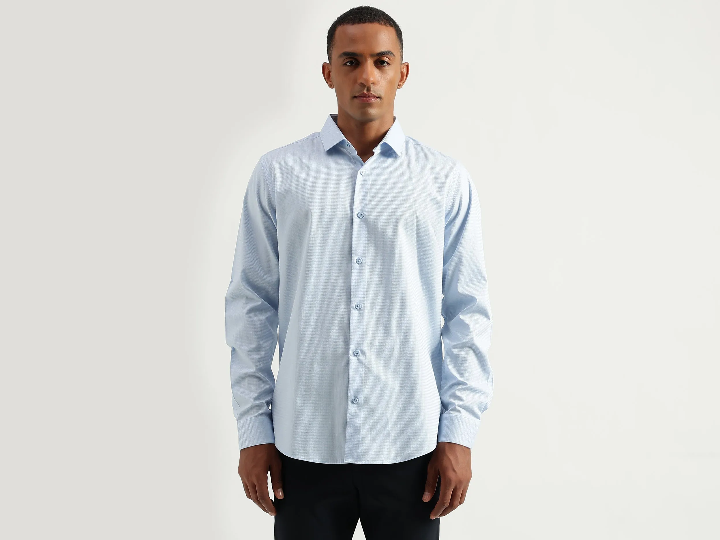Men's Slim Fit Cutaway Collar Textured Shirts