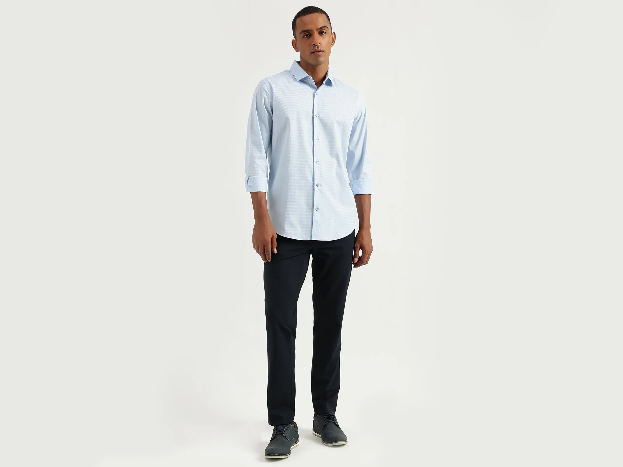 Men's Slim Fit Cutaway Collar Textured Shirts