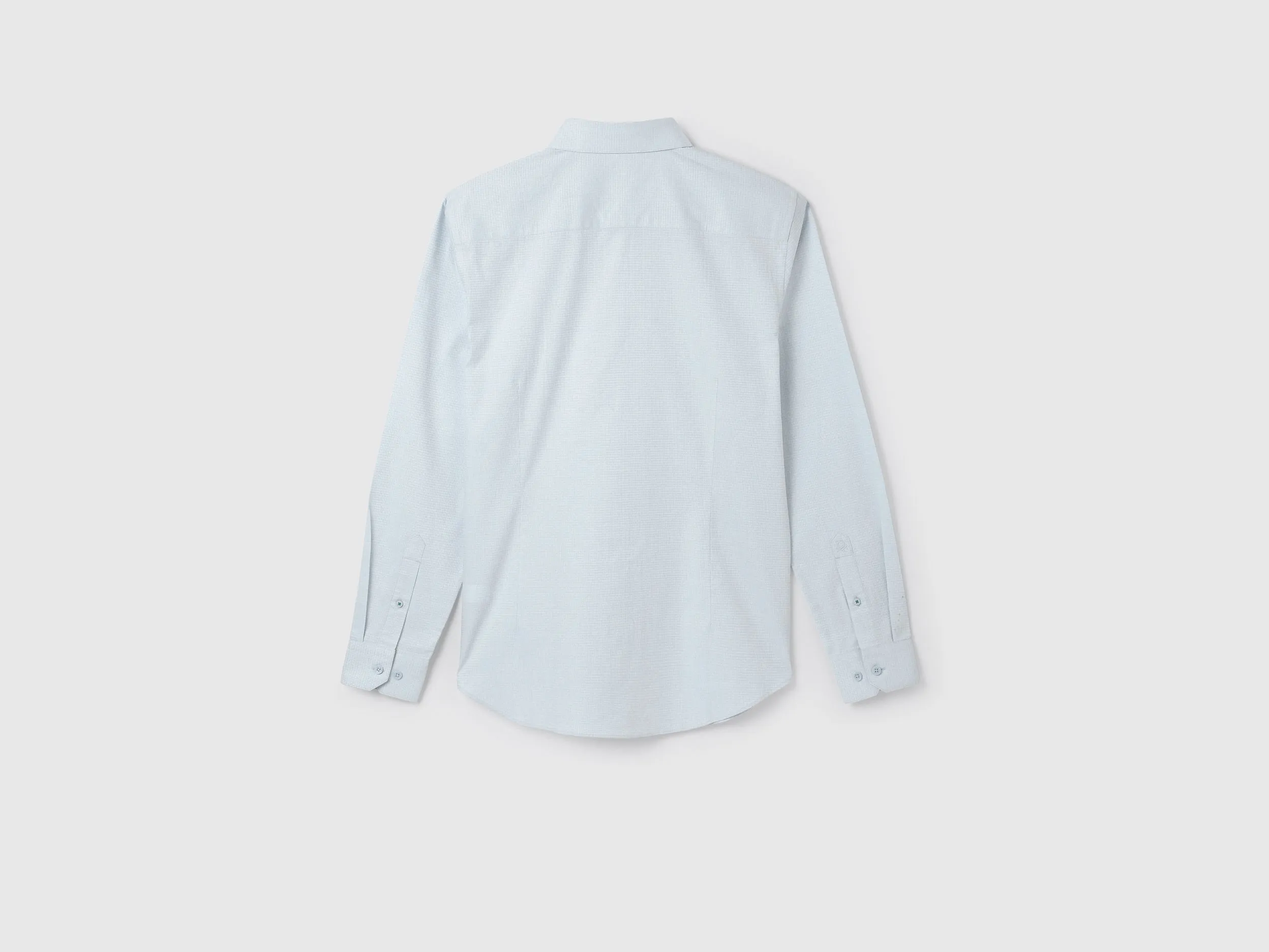Men's Slim Fit Cutaway Collar Textured Shirts