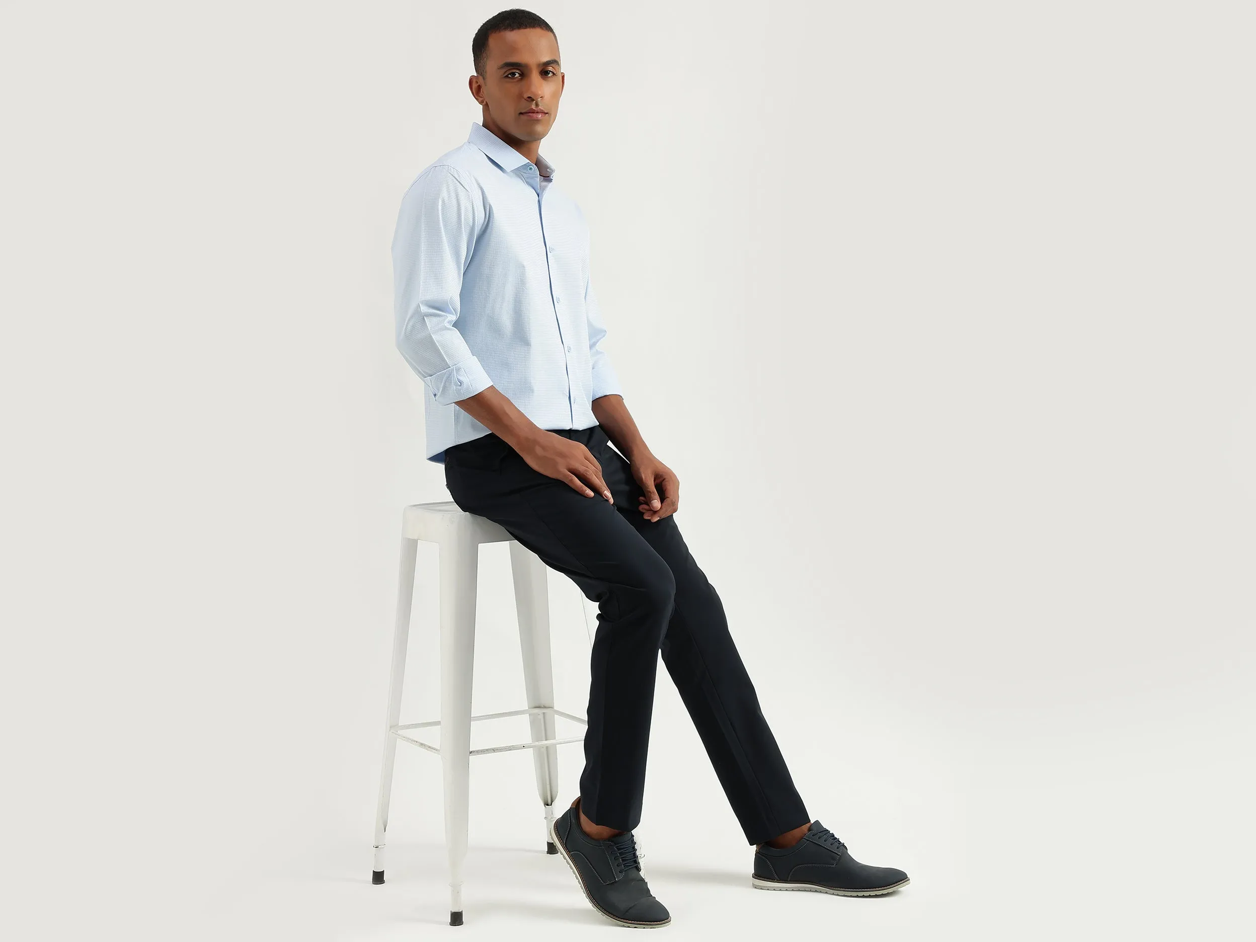 Men's Slim Fit Cutaway Collar Textured Shirts