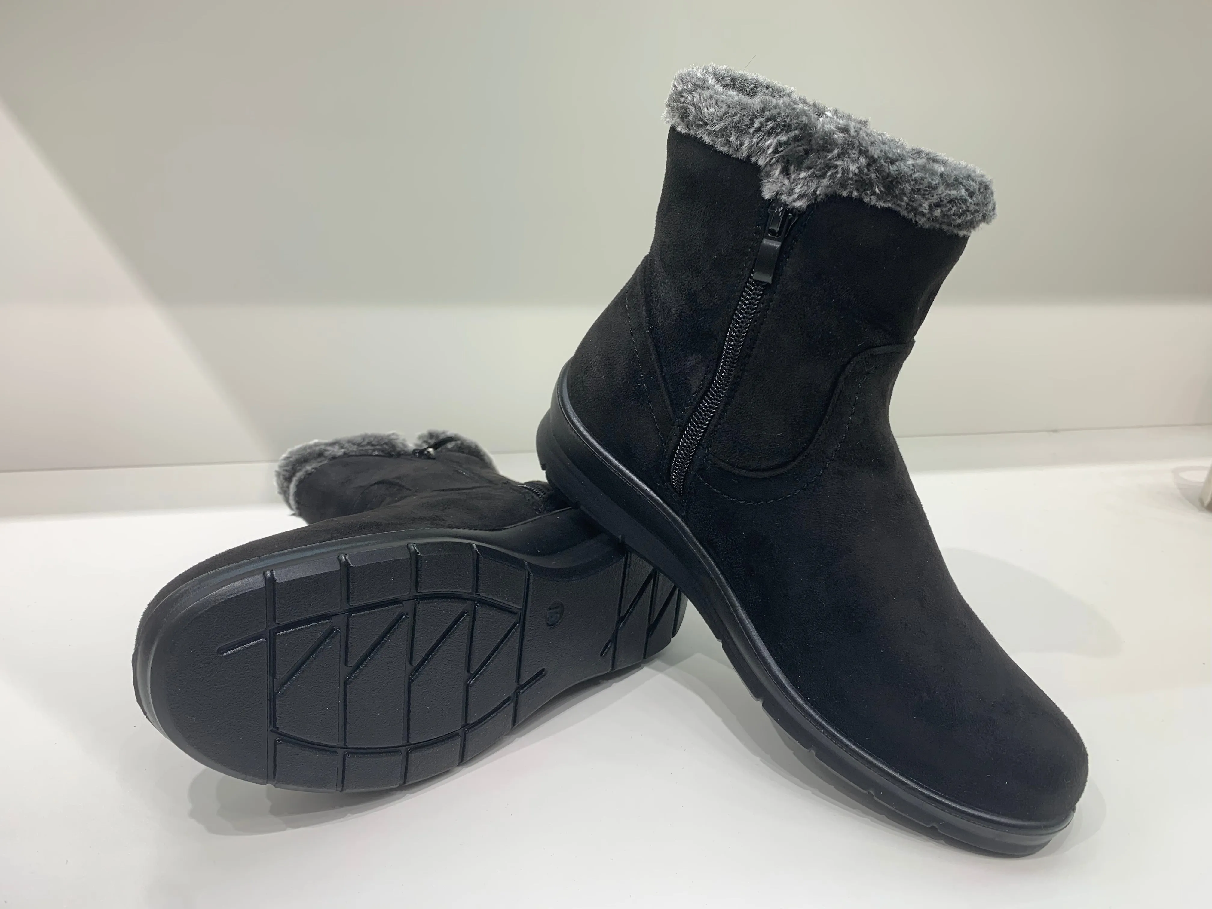 MIRAGE BLACK