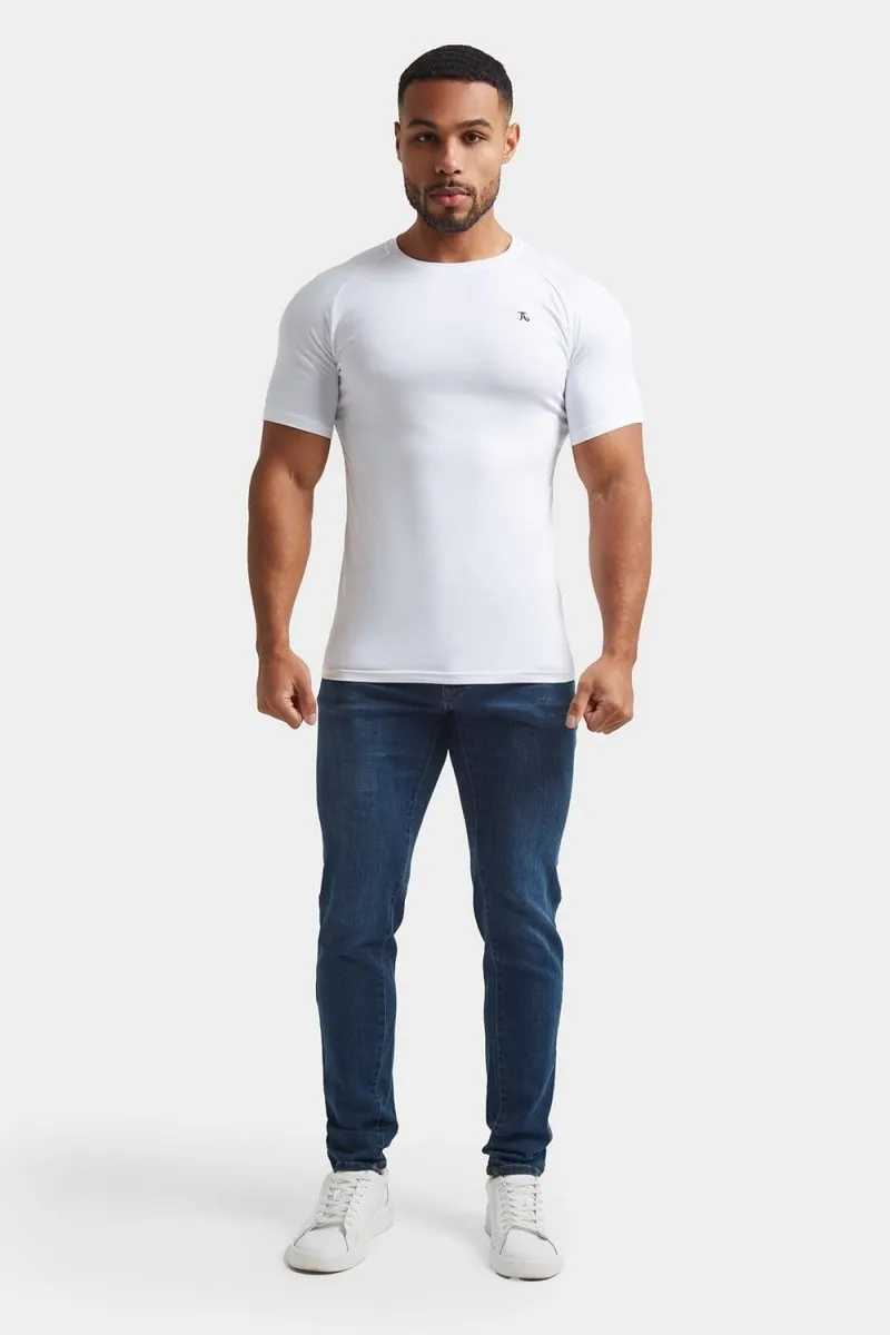 Muscle Fit Jeans in Dark Blue