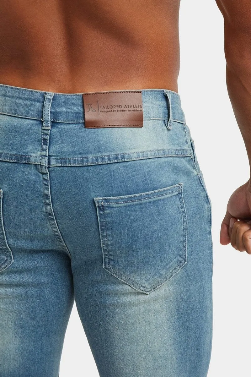 Muscle Fit Jeans in Light Blue