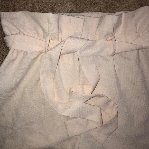 Olivia Grey Cream Belted Paper Bag Shorts Size Medium
