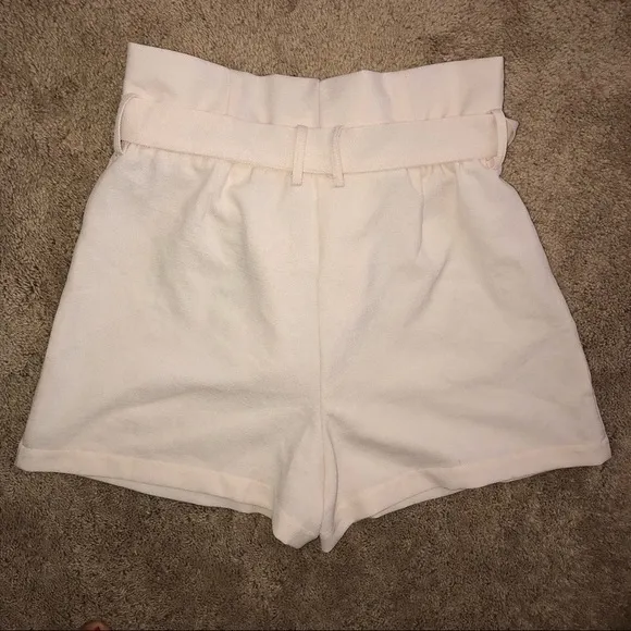 Olivia Grey Cream Belted Paper Bag Shorts Size Medium