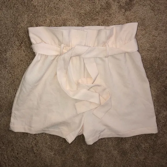 Olivia Grey Cream Belted Paper Bag Shorts Size Medium