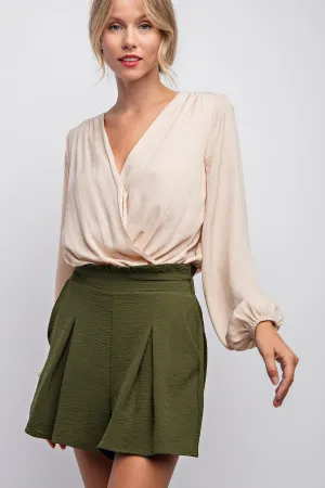 PLEATED PULL-ON SHORTS