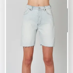 ROLLA'S Classic Straight High‎ Rise Cut OffSunbleach Denim Shorts