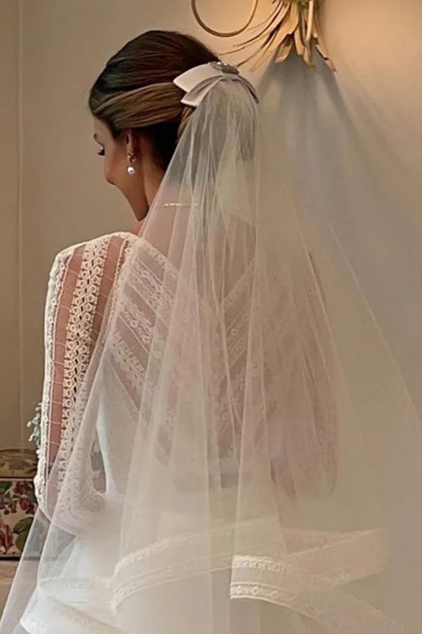 Roycebridal Layered Tulle Ball Gown Lace V-neck Long Sleeves Wedding Dresses, MW985
