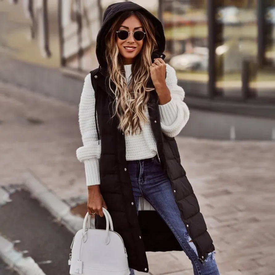 Sleeveless women's coat in long length - Stylish design for modern women - Cozy and warm for winter