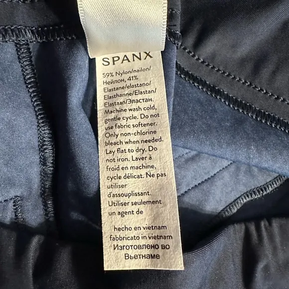 SPANX Sunshine Shorts 10” in Sunkissed Navy size XS NWT Moisture Wicking