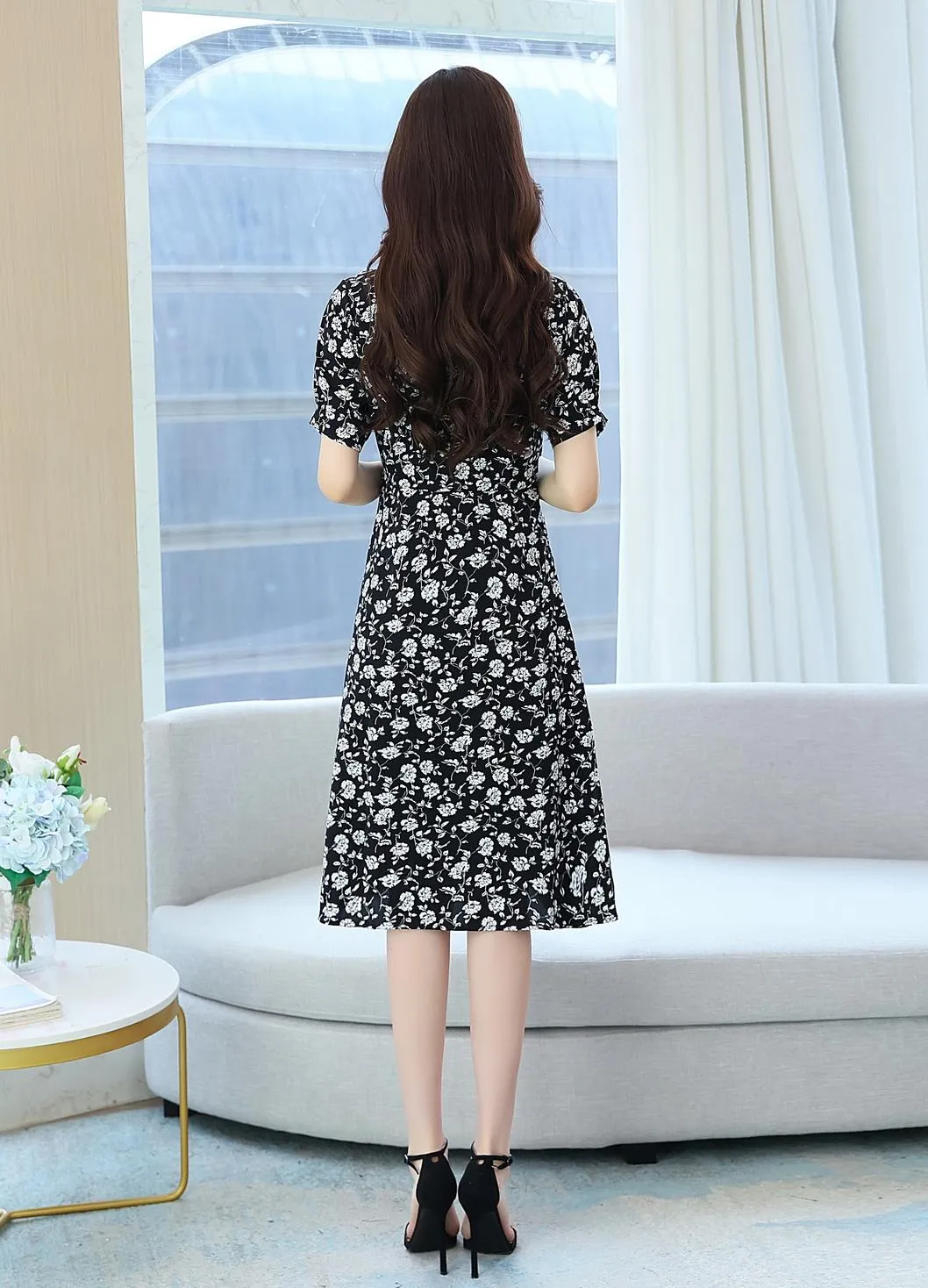 Stylish V-neck Chiffon Dress for a Flattering Fit