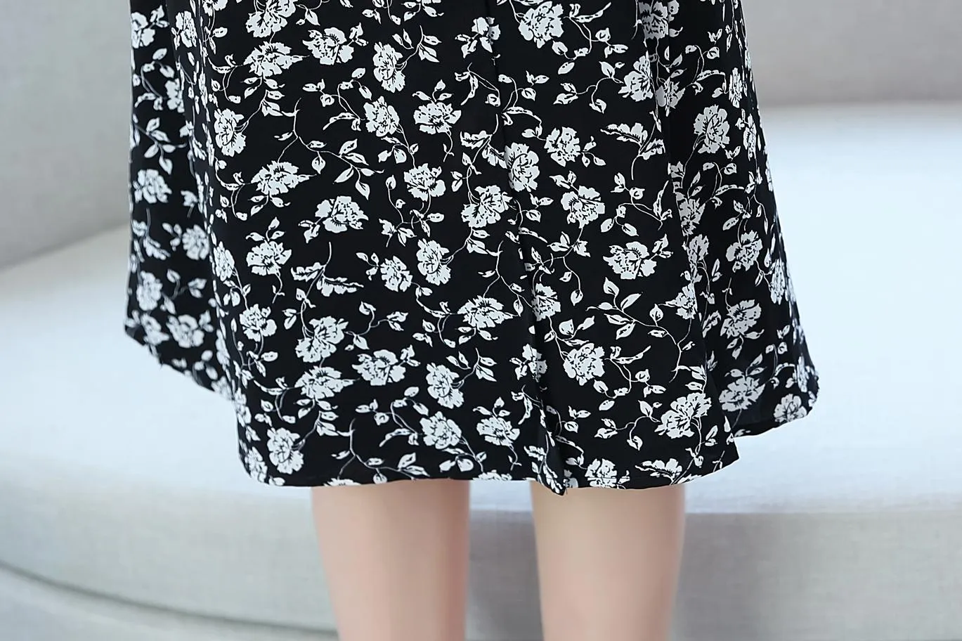 Stylish V-neck Chiffon Dress for a Flattering Fit