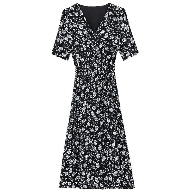 Stylish V-neck Chiffon Dress for a Flattering Fit