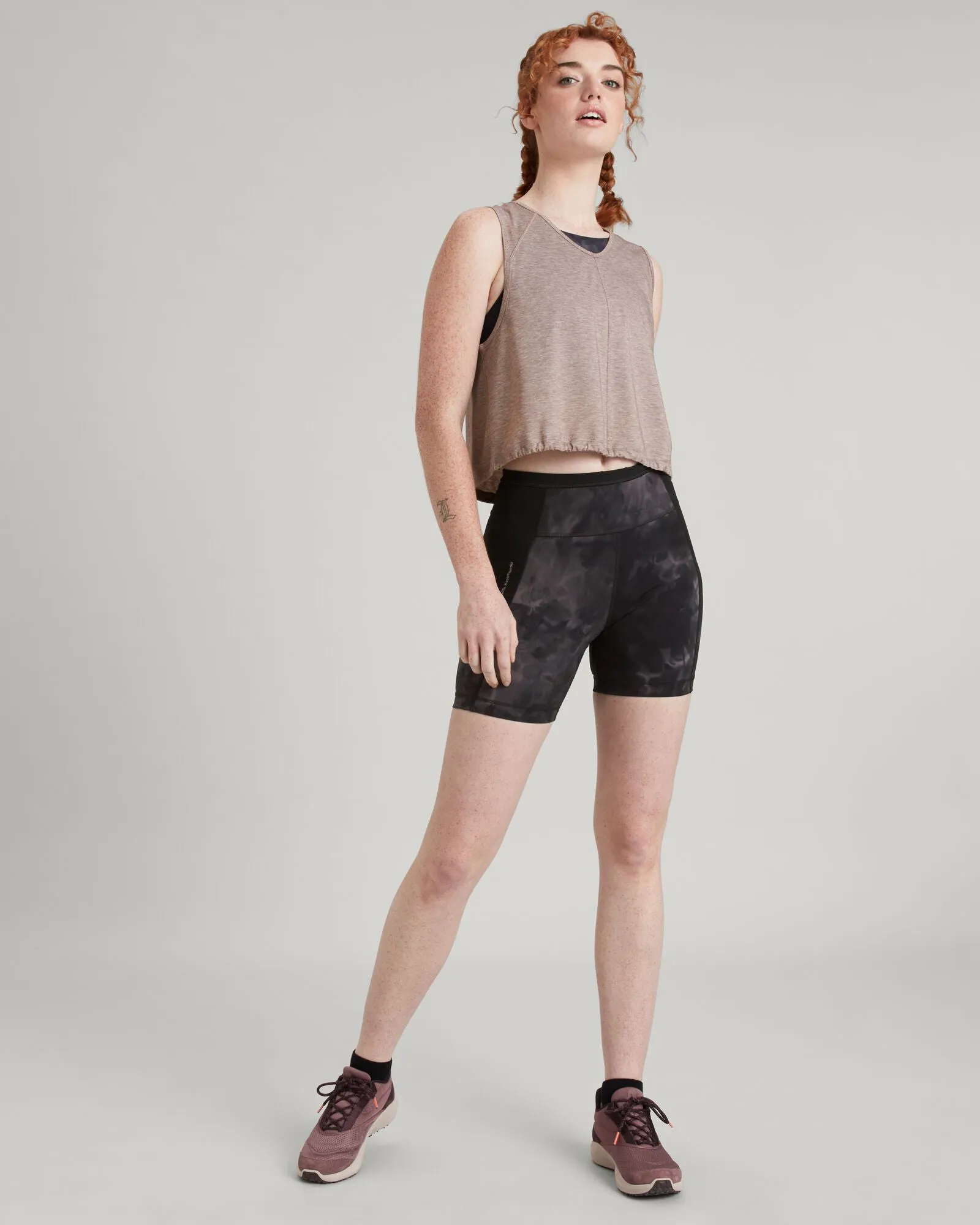 WELL.DER.NESS Move Women's Tight 6" Shorts - Light Quartz Sunburst Print