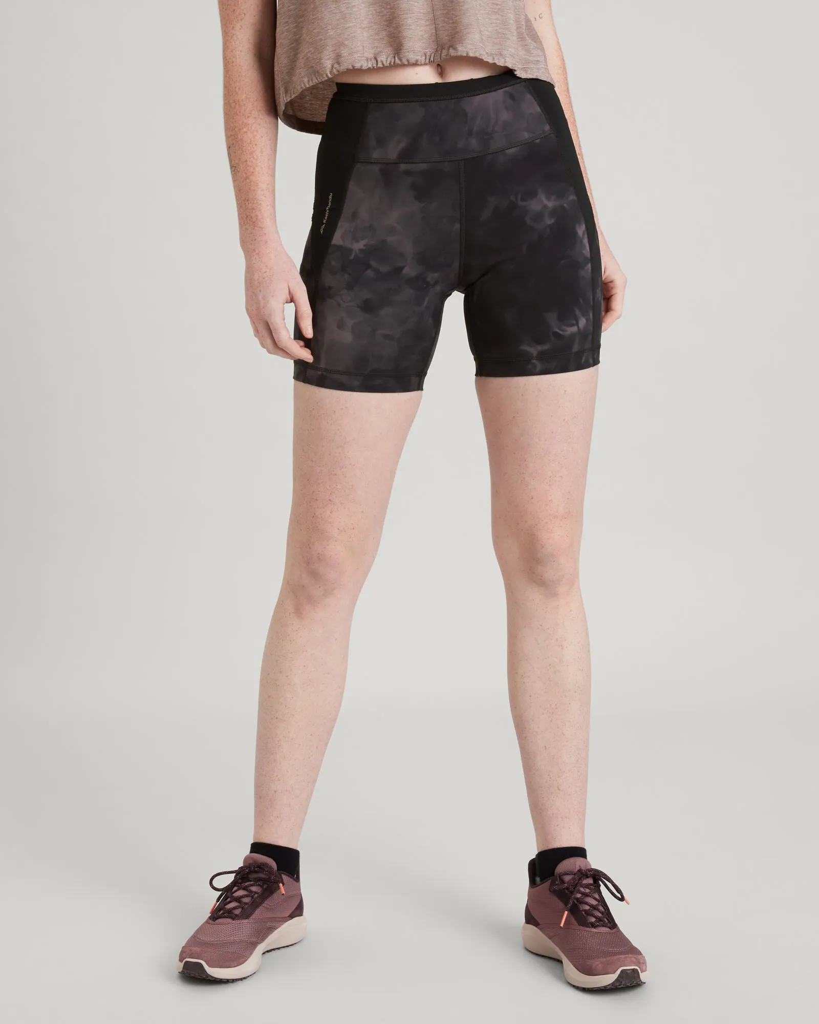 WELL.DER.NESS Move Women's Tight 6" Shorts - Light Quartz Sunburst Print